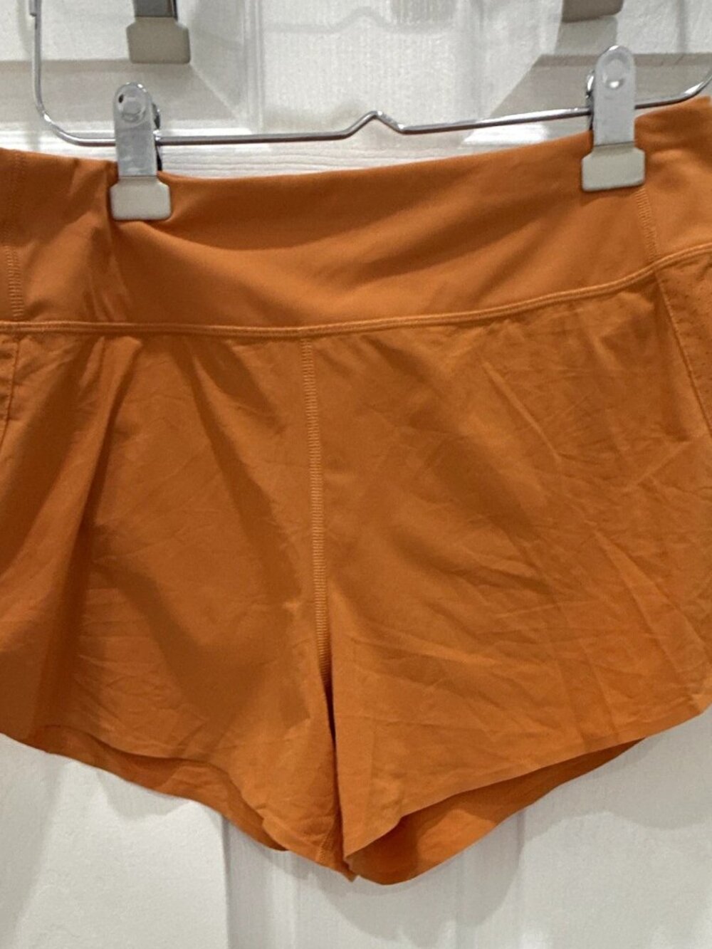 Athleta Women’s Run With It Orange 3.5in Running Shorts Drawstring Pockets